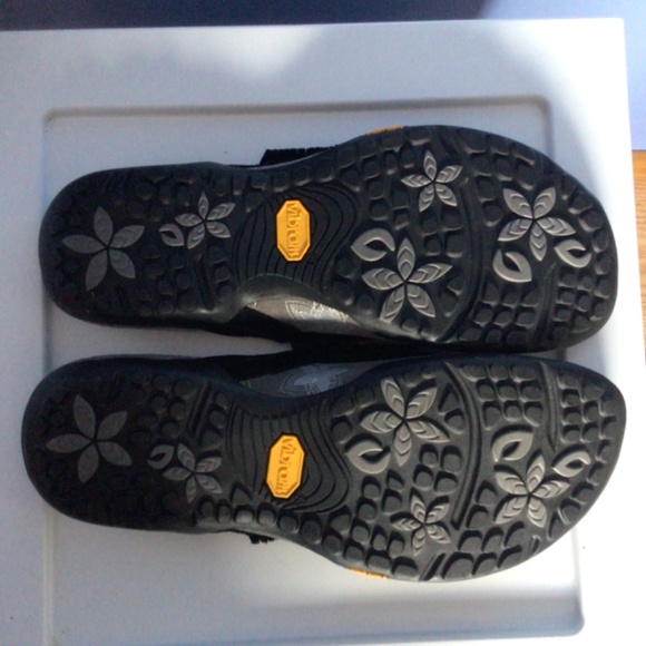 Abeo Black Fringe Women’s Thong Sandal Size 7 - Picture 2 of 4